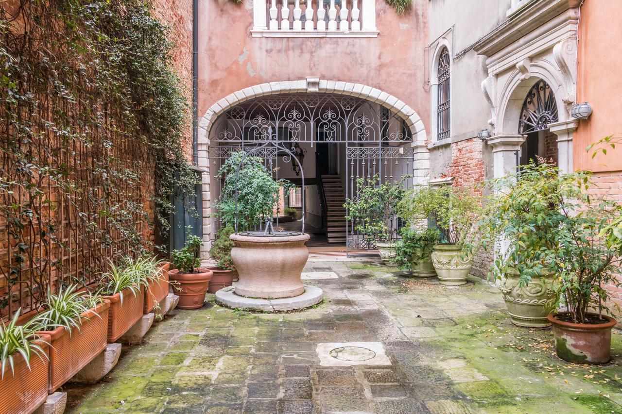 La Fenice Double Canal View Venesia Bagian luar foto