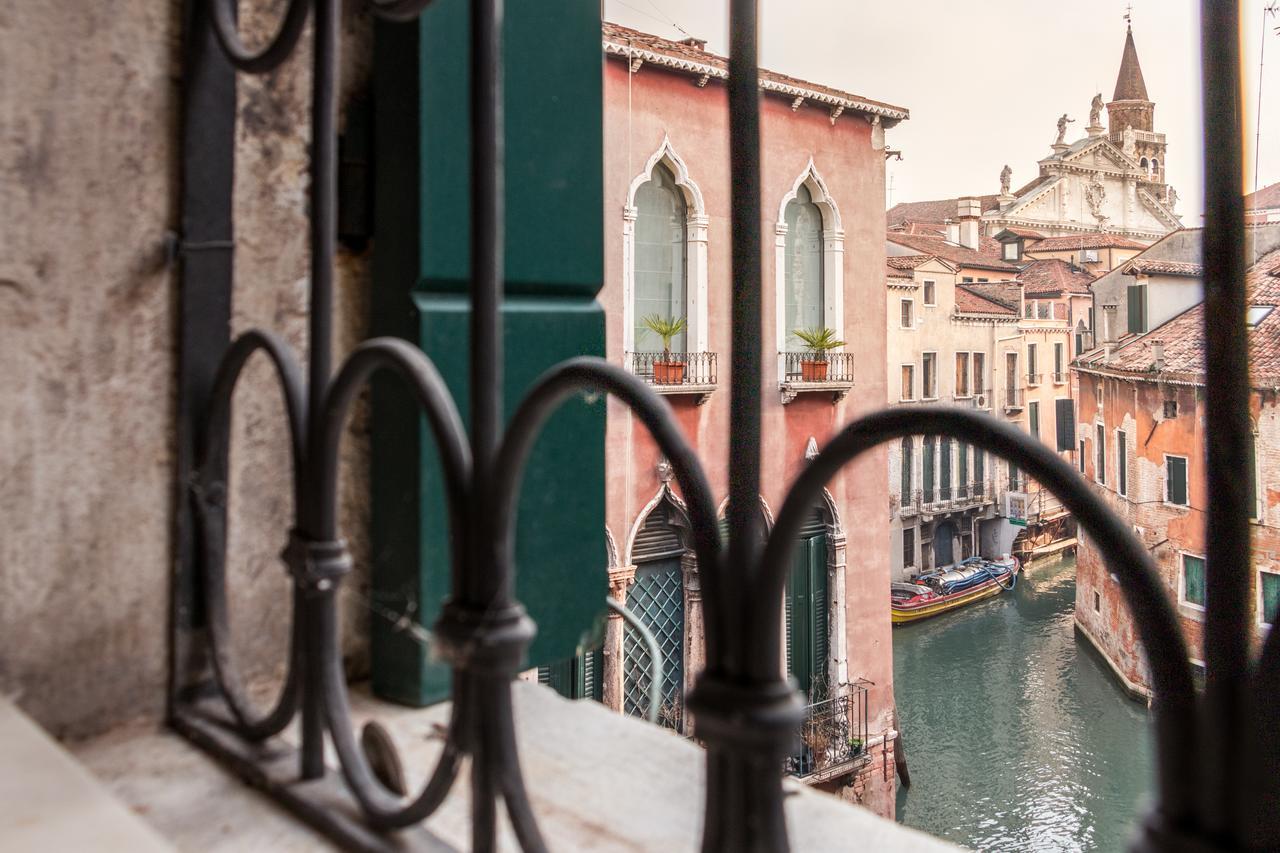 La Fenice Double Canal View Venesia Bagian luar foto
